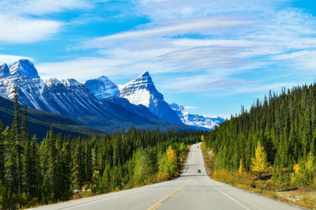 Motorhome holiday along Icefields Parkway