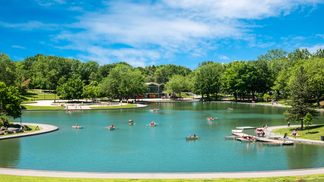 Beaver lake at the top of Mont-Royal