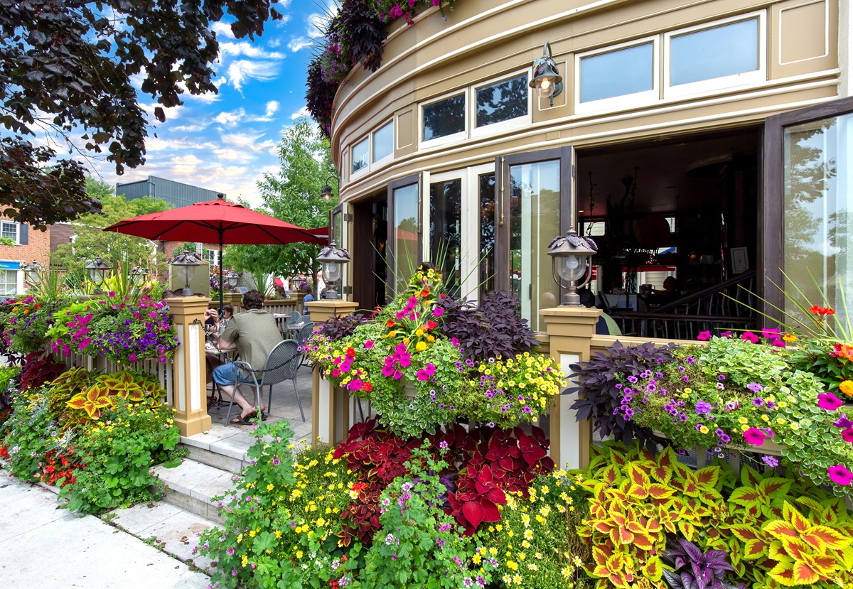 Picturesque Niagara-on-the-Lake city streets