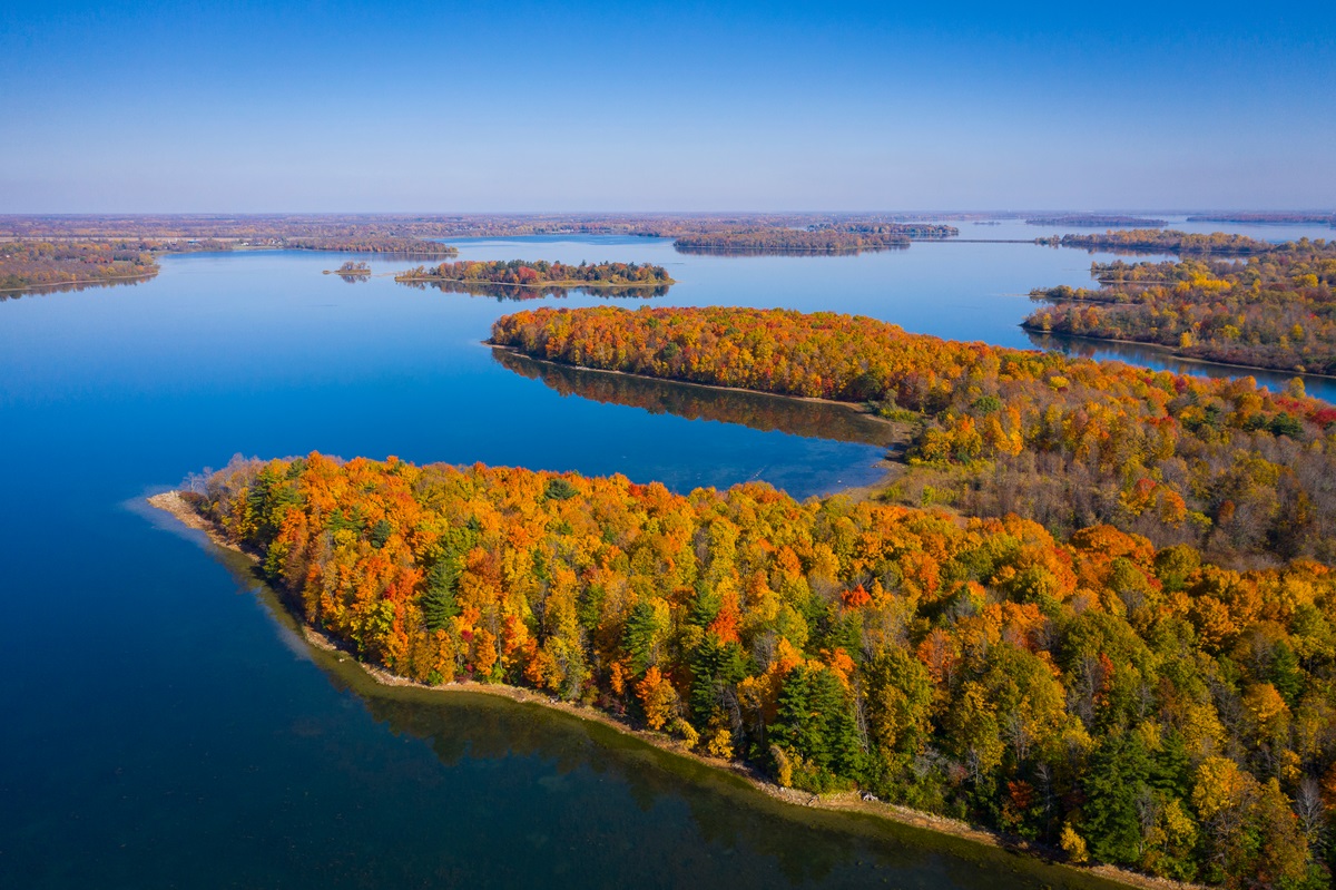 An aerial shot of an area in the Thousand Islands